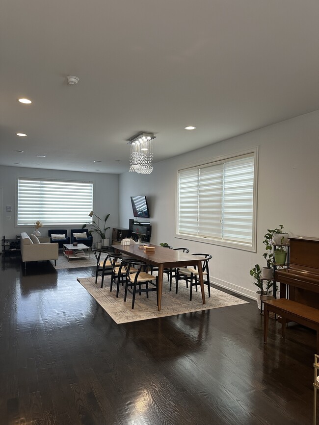 Photo - 2050 N Hamlin Ave