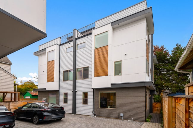 Building Photo - 823 NE 70th St Rental