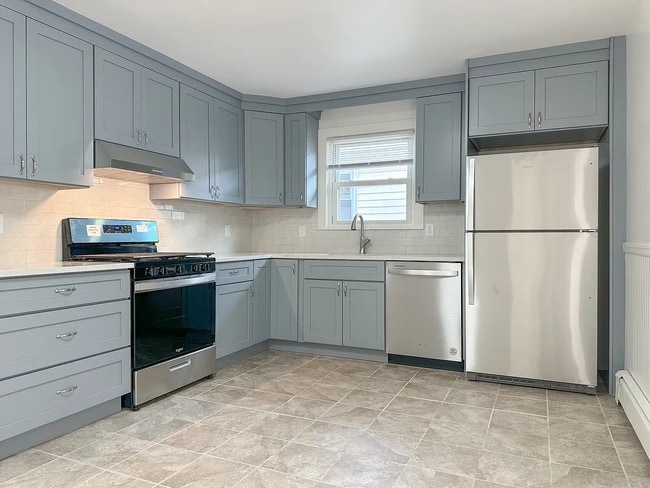 Building Photo - 76 Front St Unit 2nd floor