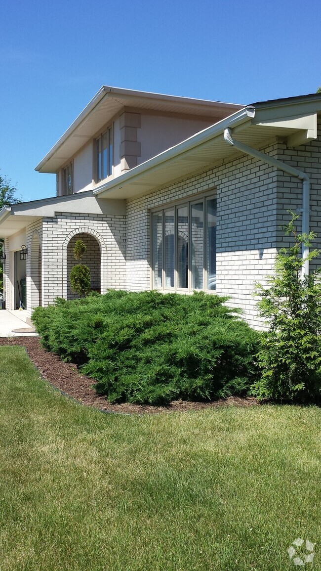 Building Photo - 13145 Meadowlark Dr Rental