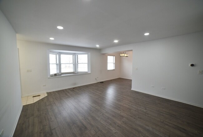 Photo - 437 N Cambridge Dr