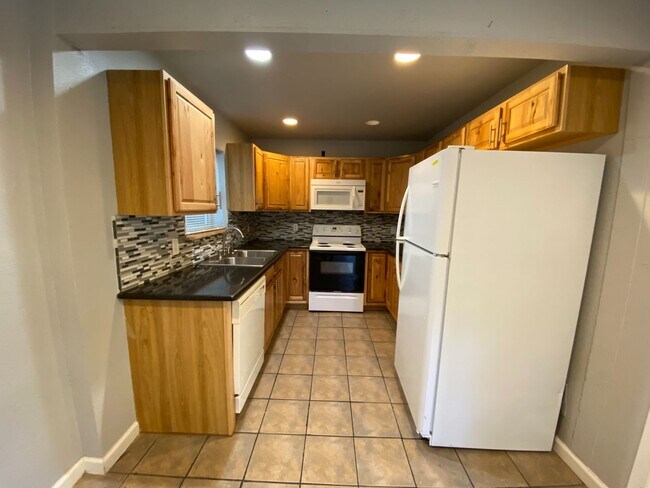 Photo - 2830 San Gabriel St Unit B