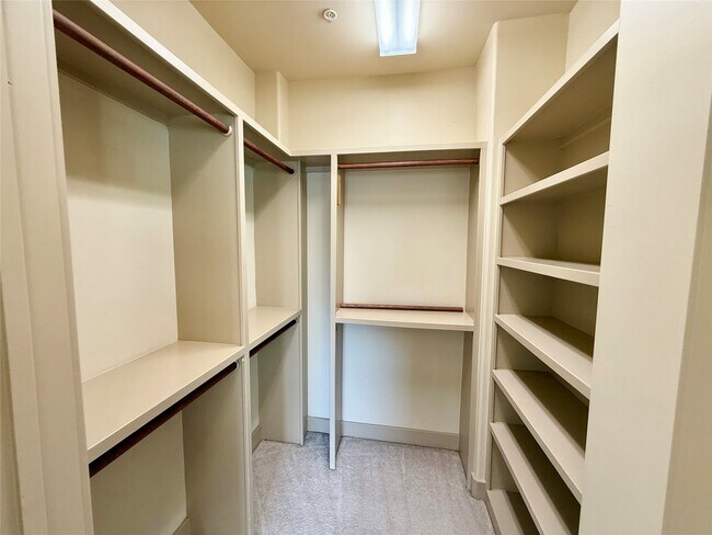 Building Photo - 953 Yale St Unit 1