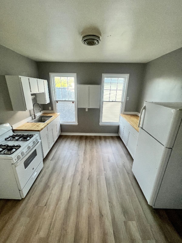 Building Photo - 1748 W Genesee St Rental