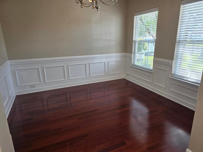 Photo - 633 Menlo Park Ln
