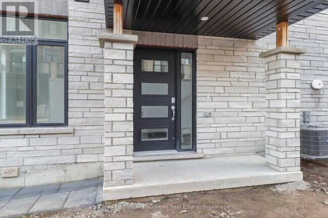 Photo - 155 Equestrian Way