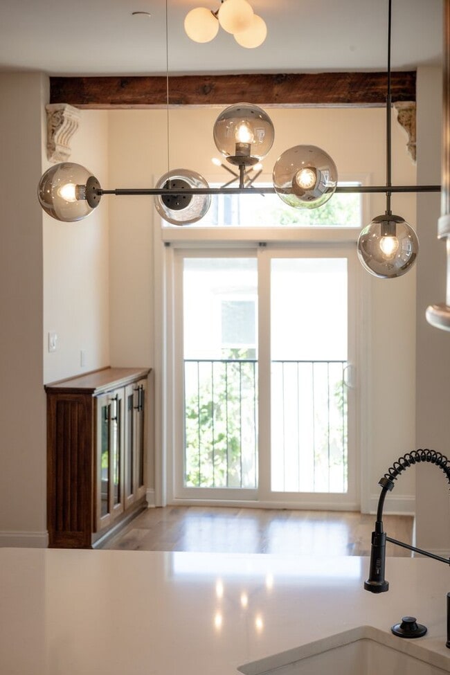 Photo - 2841 W Diamond St Unidad C