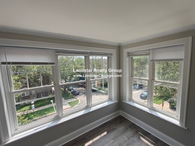 6312 N Oakley Ave Unit 3