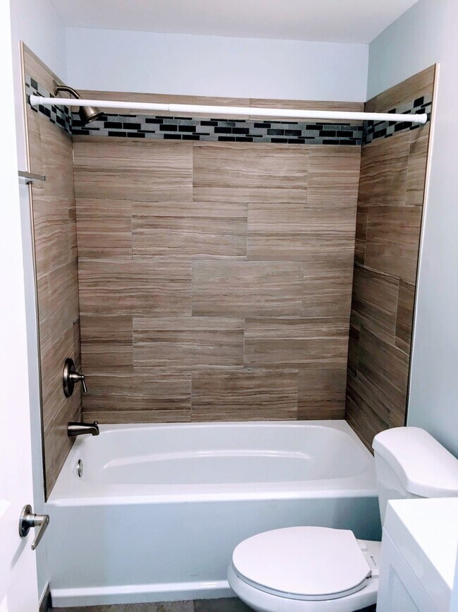 Photo - 1354 W Ohio St Unit 1st floor