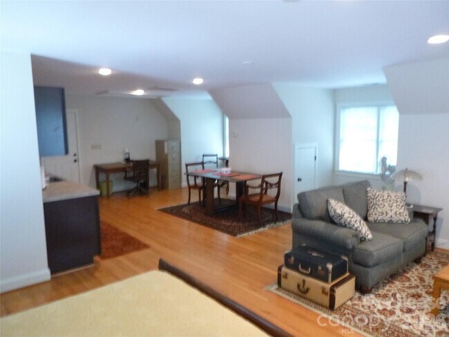 3041 Park Rd Unidad Carriage House
