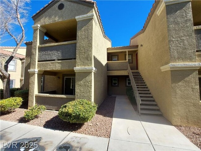 Building Photo - COMFORTABLE TOP FLOOR 1 BEDROOM LOCATED IN... Rental