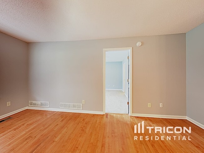 Photo - 213 Martins COurt