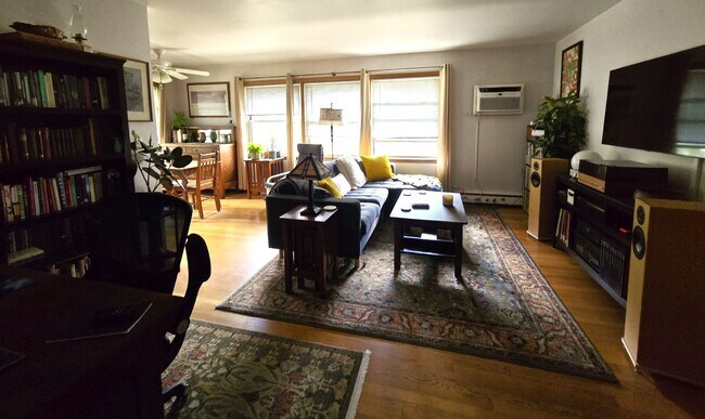 Photo - 4112 N Kedvale Ave Unit 2E