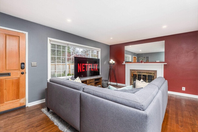 Photo - 3701 SW Henderson St Unit ID1299039P