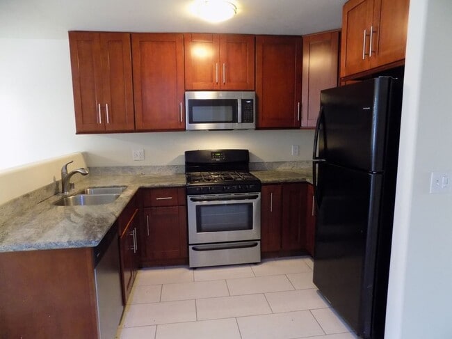 Photo - 5114 Wall, 6