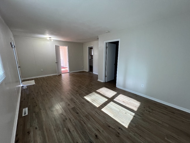 Photo - 912 E Skinner St