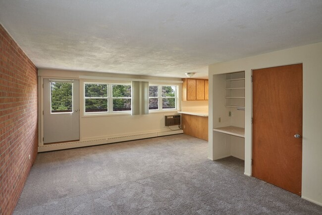 Building Photo - Twin Towers Rental