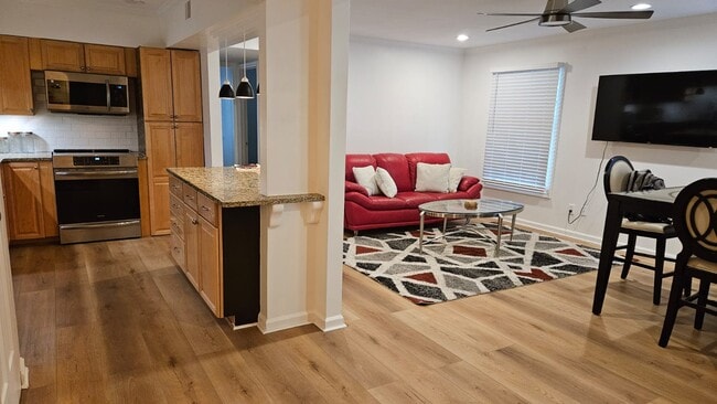 Photo - 3107 Colonial Way Unidad G