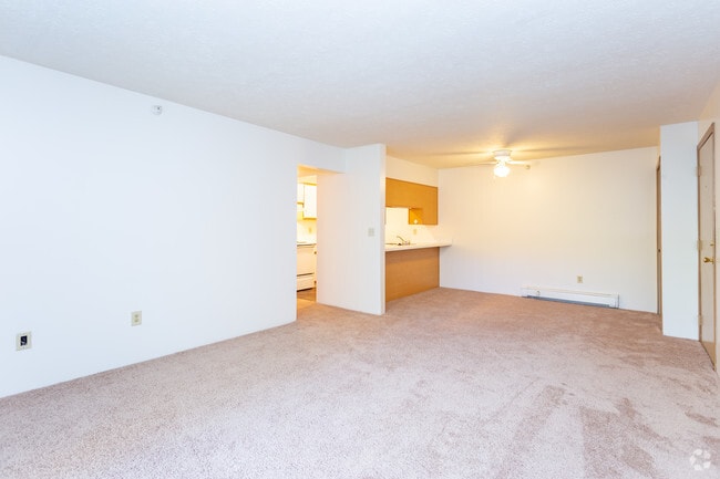 2 BR, 1 BA - 960 SF