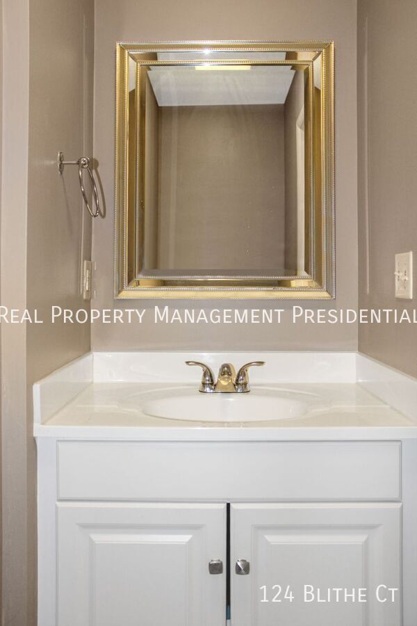 Photo - 124 Blithe Ct