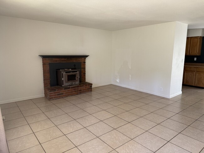 Photo - 110 NE Isabell Ave