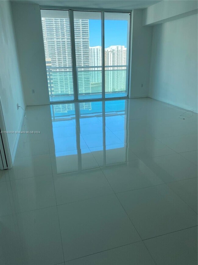 Photo - 950 Brickell Bay Dr