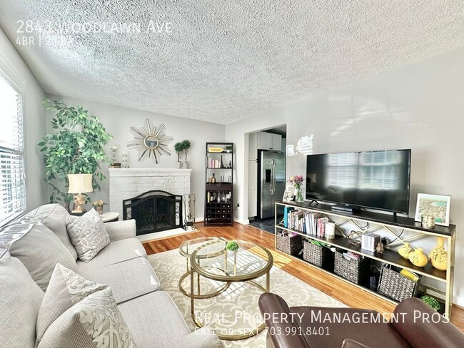 Photo - 2843 Woodlawn Ave