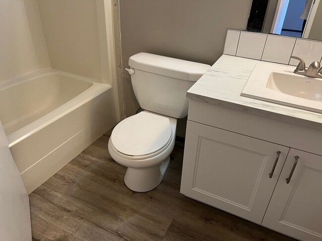 Photo - 3 Bed 1.5 Bath Unit in Olds, AB Unit 14