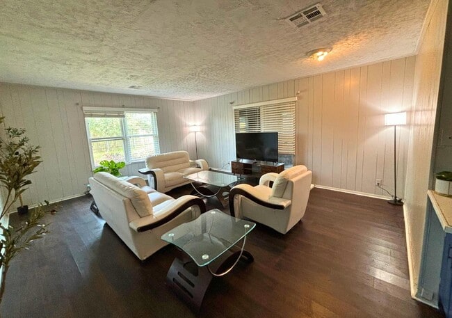 Photo - 13025 Joliet St