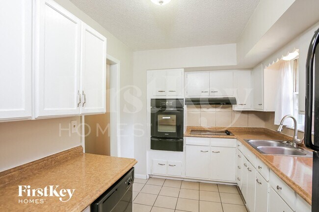 Photo - 1043 E Lexington Ave