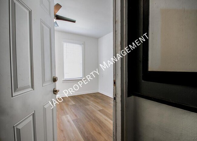 Photo - 2892 College St Unit 2892-2