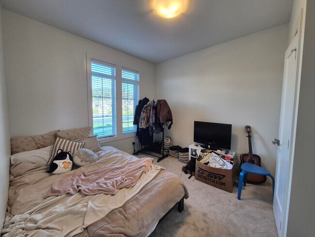 Photo - 3334 Trumpeter St