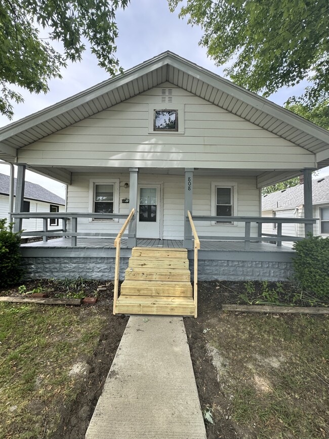 Photo - 808 E Elm St House