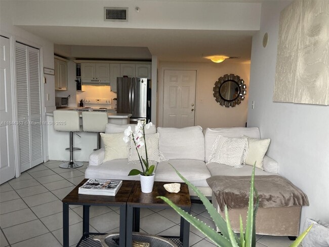 Building Photo - 3500 Coral Wy Unit 709 Rental