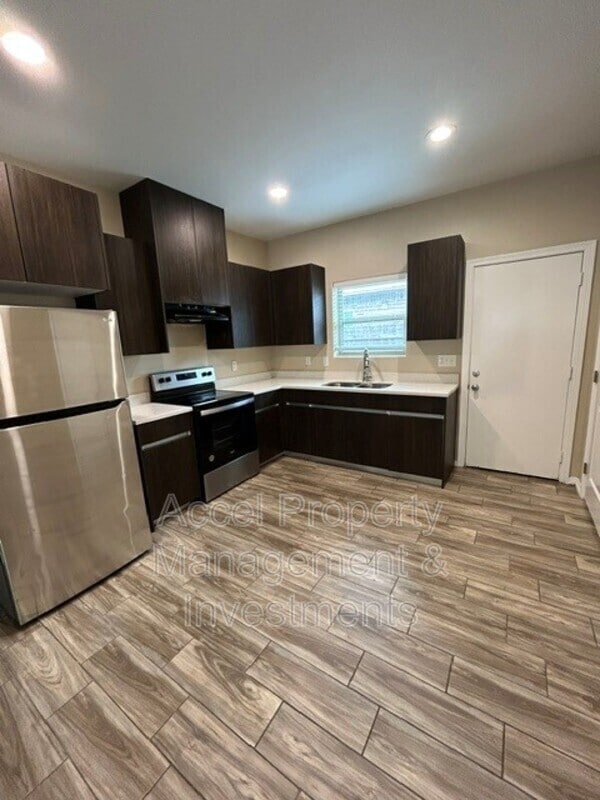 Photo - 1008 W La Pointe Ave