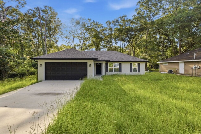 Building Photo - Available Now! Tastefully Designed 3 Bed, 2 Bath Home
