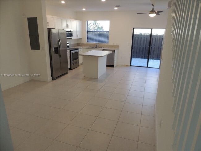 Photo - 829 NE 211th St