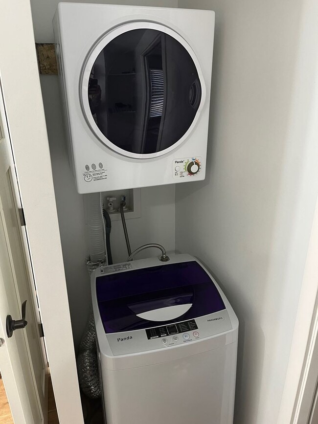 Building Photo - Three Pearls Unit A