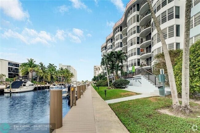 Building Photo - 3051 NE 48th St Unit 404 Rental
