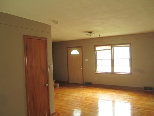 Living Room - 2403 Knapp St