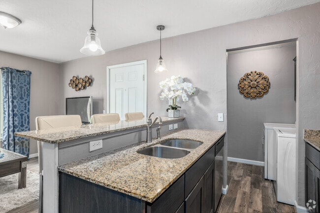 1BD, 1BA - 700SF - Kitchen