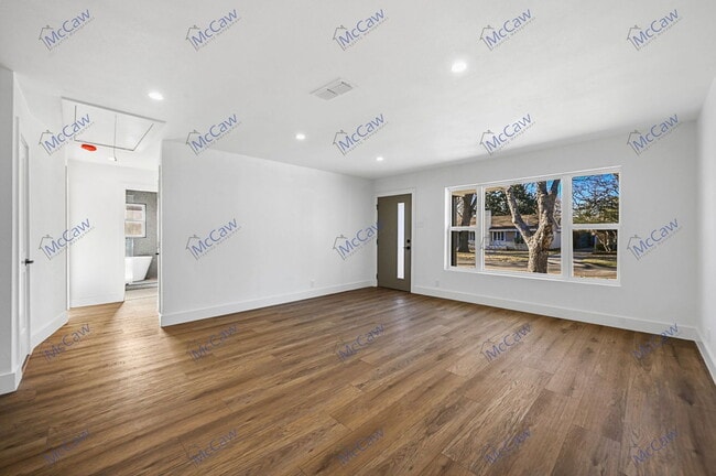 Photo - 7412 Fenton Dr