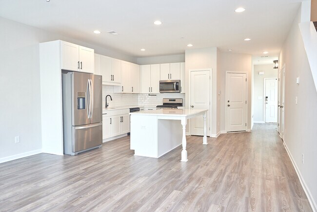 2890 Regal Park Dr NW