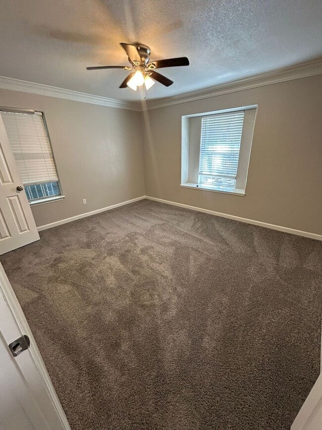 Photo - 4915 Heyworth Ave