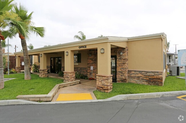 Leasing Office - Palm Lodge Estates