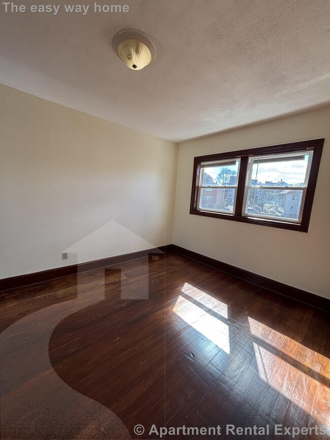 Photo - 569 Main St Unit #2