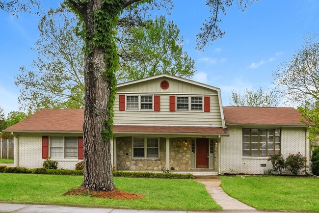Photo - 2203 Rhett Butler Ln SE House