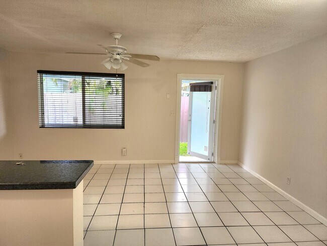 Photo - 750 SW 2nd St Unit 2