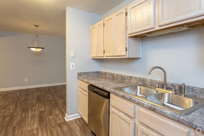 2BR, 2BA - 1,250 SF