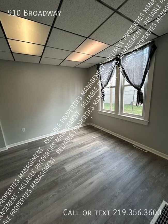 Photo - 910 Broadway-